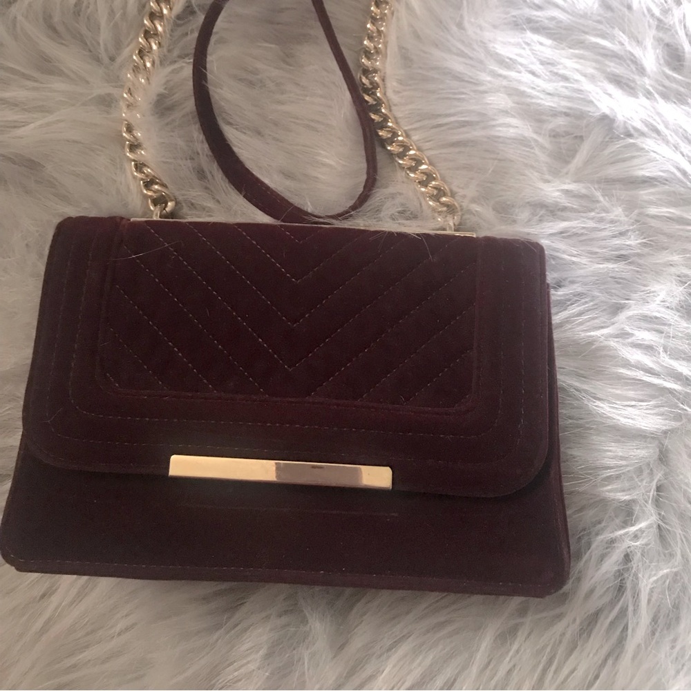 Beautiful handbag burgundy velvet with gold chain strap